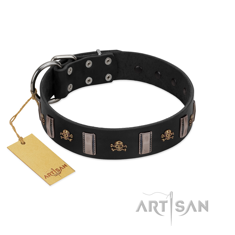 "Pirates' Symbol" Fashionable FDT Artisan Black Leather Great Dane Collar with Silver-Like Plates and Gold-Like Skulls
